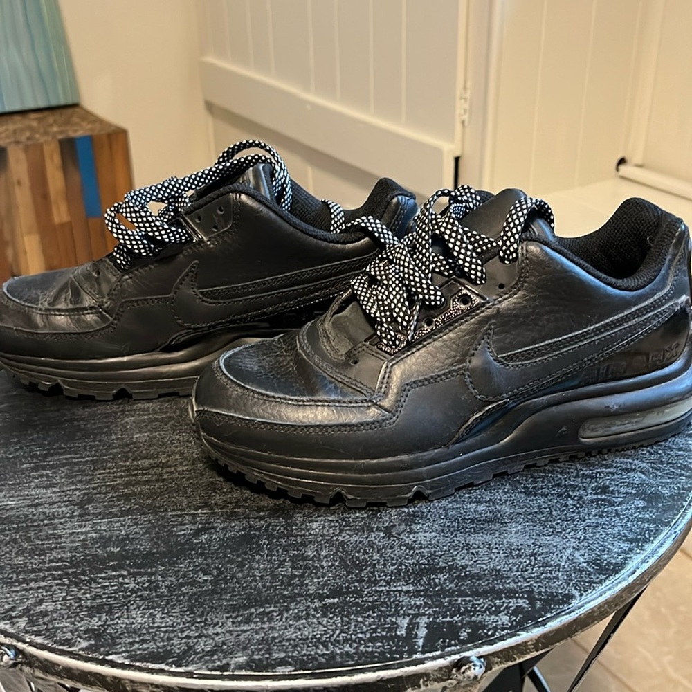 Kids air max sneakers all black 4.5